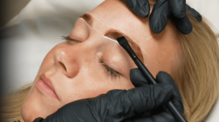Helyx Hybrid Dye: Waarom brow artists overstappen op deze innovatieve hybride verf - Elleebana Benelux & Germany