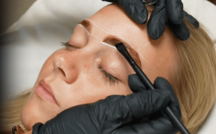 Helyx Hybrid Dye: Waarom brow artists overstappen op deze innovatieve hybride verf - Elleebana Benelux & Germany